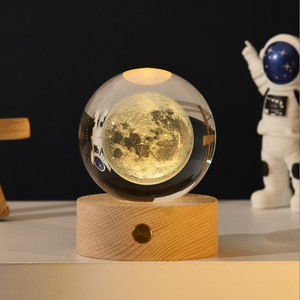 Lámpara de noche de Sistema Solar 3D con bola de cristal K9 de nebulosa lunar y planetas recargables USB luminosos Base LED de madera - Product Image 1