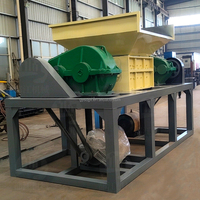 Déchiqueteur industriel automatique à double arbre à couple élevé pour le recyclage de palettes en bois et de paille, 800 kg/h~1500 kg/h, aluminium