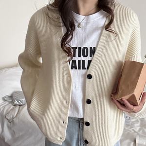 Fabricants de tricots pour femmes Logo personnalisé Gros <span class=keywords><strong>Cardigan</strong></span> Veste Col en V Basique Pull à Manches Longues <span class=keywords><strong>Cardigan</strong></span> Tricoté - Product Image 5