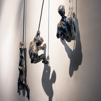 Décoration murale artistique en résine, ensemble de 3 figurines d'hommes grimpeurs, finition argent antique