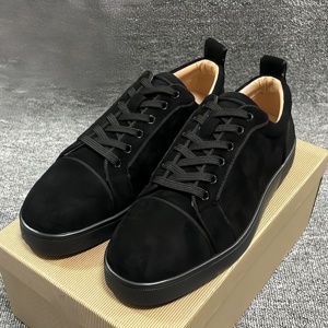 รองเท้ากีฬาลำลองคุณภาพสูงสำหรับผู้ชาย พื้นสีแดง ดีไซน์ทันสมัย รองเท้าเดินสบาย ระบายอากาศได้ดี กันลื่น เหมาะสำหรับกิจกรรมกลางแจ้ง - Product Image 3