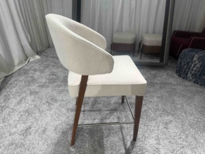 Chaise haute de bar moderne de luxe pour hôtels, cafés, restaurants, meubles de salle à manger en bois rembourrés, dossier confortable pour le café - Product Image 4