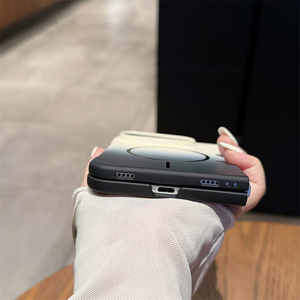 เคสโทรศัพท์แบบพับได้แม่เหล็กสองสีไล่เฉดแบบด้านพรีเมียมสำหรับ iPhone Ultra 18 Fold Ultra รองรับการชาร์จไร้สาย ป้องกันแรงกระแทก ผลิตจากวัสดุ PC - Product Image 6