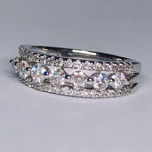 Anello Scintillante a Fila Singola Cava per Donne, Gioiello da Dito Unico e alla Moda - Product Image 1
