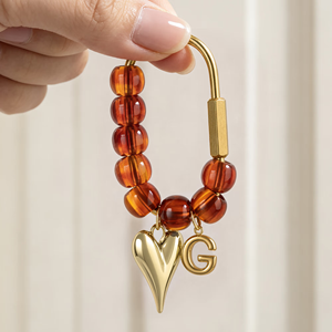 Llavero Personalizado con Iniciales y Cuentas en Forma de Corazón/Estrella, Accesorio con Mosquetón Dorado, Regalo de Cumpleaños/Boda para Mujeres/Amigas/Novias - Product Image 5