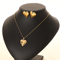 Set Perhiasan Kalung dan Anting Bunga Hati Lapis Emas 18K dari Baja Anti Karat untuk Wanita (Grosir)