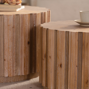Set di 2 tavolini da caffè rotondi ad incastro in legno di noce, tavolini d'appoggio con corpo a doghe verticali, stile rustico da fattoria - Product Image 5
