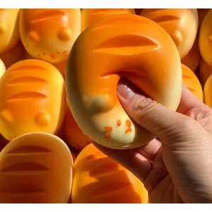 ขายส่ง: ขนมปังรูปแมวนุ่มฟู บีบแล้วคืนรูปช้าๆ ของเล่นบีบคลายเครียด - Product Image 2