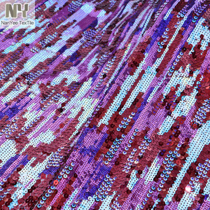 Nanyee Textile New Multi Purple iridescente borgogna Hound Tooth Check paillettes tessuto per abito da palcoscenico - Product Image 2