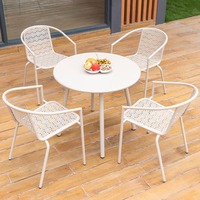 Ensemble de table et de chaises de jardin en bois moderne pour l'extérieur, adapté aux cafés, restaurants, hôtels, parcs et appartements
