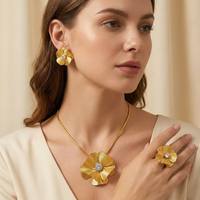 JUSNOVA Ensemble de bijoux papillon en acier inoxydable plaqué or 18 carats, collier, boucles d'oreilles et bague en filigrane pour femmes