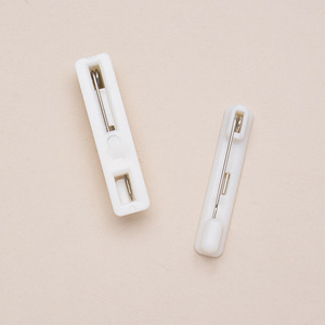 Hudie LYP0227 - Pin de Seguridad de Plástico Blanco, Porta Credencial, Broche Simple, Base para Insignia, Hecho en Zhejiang, China - Product Image 6