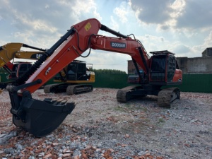 รถขุดตีนตะขาบ Doosan DX225LCA มือสองสภาพ 98% พร้อมเครื่องยนต์เดิม 22 ตัน สภาพดี ขาย - Product Image 4
