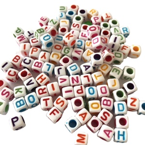 Vente en gros, carré 6x6mm, accessoires <span class=keywords><strong>de</strong></span> <span class=keywords><strong>bricolage</strong></span>, Cube <span class=keywords><strong>de</strong></span> décoration Alphabet en plastique acrylique, perles <span class=keywords><strong>de</strong></span> lettres - Product Image 1