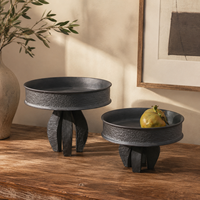 Plateau rond en céramique noire avec base sculpturale sur pieds, plateau décoratif pour la décoration de table et de la maison