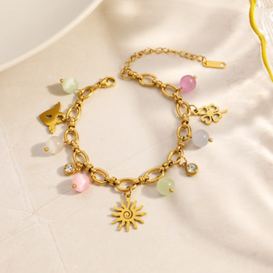 สร้อยข้อมือสแตนเลสประดับลูกปัดหลากสี จี้รูปใบโคลเวอร์สี่แฉก ชุบทอง 18k เครื่องประดับสำหรับสไตล์ฤดูใบไม้ผลิและฤดูร้อน - Product Image 4