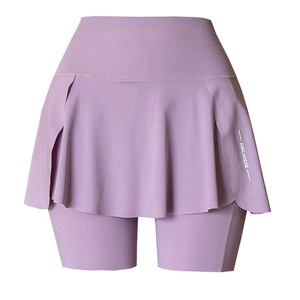 Falda pantalón de compresión Maidoli para mujer, de poliéster, con efecto de dos piezas, bolsillo trasero y pantalones cortos de seguridad, ideal para tenis, yoga y ciclismo. - Product Image 1