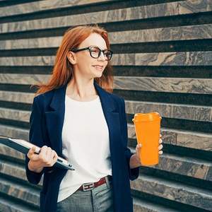 Tazze da caffè riutilizzabili da 16 once con coperchi da viaggio in plastica per tè freddo e bevande fredde alla rinfusa tazze da bottiglia multicolore - Product Image 5