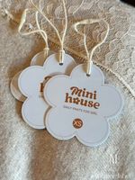 Étiquette suspendue en carton en forme de cœur de fleur blanche coréenne avec logo anti-contrefaçon personnalisé, respectueuse de l'environnement et de forme personnalisée