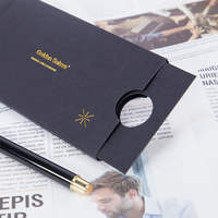 Boîte cadeau en papier recyclable personnalisée pour porte-cartes de crédit avec gaufrage et design sur mesure
