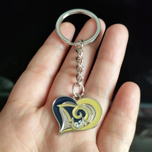 Llavero de Metal con Forma de Corazón Esmaltado del Equipo de Fútbol Americano <span class=keywords><strong>NFL</strong></span> Kansas City Chiefs, Recuerdo de Comercio Exterior, Venta al por Mayor Directa del Fabricante - Product Image 4