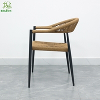 Chaise empilable moderne scandinave en aluminium imperméable extérieur rotin de vague chaise de salle à manger en osier de jardin en gros pour le patio