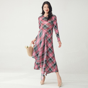 Robe plissée rose et verte en tissu naturel PY Fashion Design, robe maxi élégante décontractée pour femmes, vente en gros de vêtements en vrac - Product Image 1