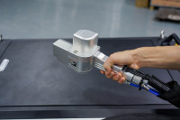 Machine de nettoyage au laser à fibre pulsée refroidie à l'eau industrielle de 1000 W, pour enlever la rouille, la peinture et les revêtements des surfaces métalliques