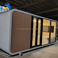 Maison conteneur moderne de 20 pieds Mini Plus blanche, cabane modulaire en bois type Apple avec panneaux sandwich en acier pour usage hôtelier
