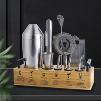 Ensemble de shaker à cocktails en acier inoxydable 730 ml avec logo personnalisé, kit de barman professionnel avec support en bois pour coffret cadeau de bar