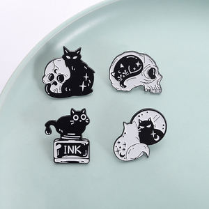 Karikatür kedi iskelet broş hayvan Metal rozeti çanta giyim şapka - Product Image 1