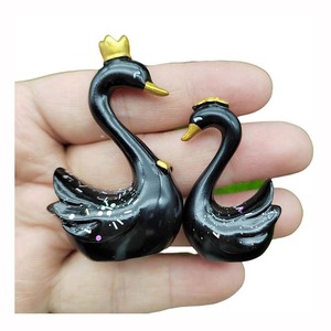1 paire de petits cygnes blancs et noirs mignons en PVC, figurines miniatures, décorations DIY, ornements de paysage, jardin féerique - Product Image 3