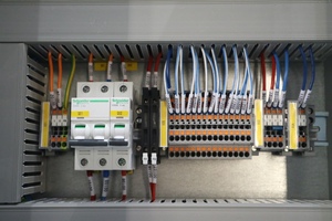 ตู้ควบคุมความเร็วมอเตอร์แบบกำหนดเอง Infraswin OEM VFD พร้อมบริการวิศวกรรม ราคาโรงงาน - Product Image 6