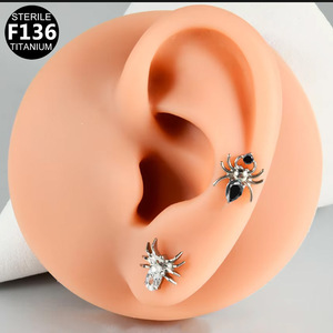 Boucles d'oreilles en titane en forme d'araignée F136, bijoux stériles pour piercing, unisexe - Product Image 4