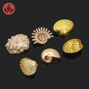 Botones de Metal con Forma Irregular Personalizados de Button Factory, Botones con Logotipo Grabado y Perla para Ropa - Product Image 3