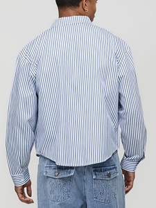 Magliette Casual da <span class=keywords><strong>Uomo</strong></span> Personalizzate in Maglia <span class=keywords><strong>a</strong></span> Maniche Lunghe Oversize con Tasche Applicate <span class=keywords><strong>e</strong></span> Bottoni, <span class=keywords><strong>a</strong></span> <span class=keywords><strong>Righe</strong></span> Verticali <span class=keywords><strong>Blu</strong></span> <span class=keywords><strong>e</strong></span> Bianche, Modello Corto, per l'Autunno - Product Image 3