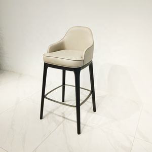 Tabourets de bar modernes <span class=keywords><strong>en</strong></span> <span class=keywords><strong>bois</strong></span> massif Vente <span class=keywords><strong>en</strong></span> gros personnalisé moderne gris <span class=keywords><strong>en</strong></span> cuir pour bar - Product Image 1