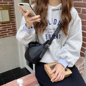 กระเป๋าสะพายข้างผู้หญิง หนังสีน้ำตาล ปิดด้วยซิป กระเป๋าสะพายไหล่แบบครอสบอดี้ สำหรับใช้ในชีวิตประจำวัน สไตล์ฤดูใบไม้ร่วงฤดูหนาว - Product Image 3