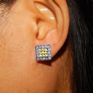 Boucles d'oreilles clous géométriques en or blanc avec zircon rond serti à griffes, bijoux de mode classiques pour femmes en alliage - Product Image 5