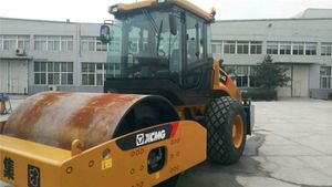 XS143J Vibratory <b>Compactor</b> 14Ton Vibrator New Road Roller - Product Image 3