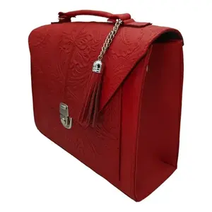 Sac fourre-tout en cuir de vachette pour femme Fana, design ciselé rouge, doublure en cuir véritable, fermeture à fermoir, bandoulière amovible - Product Image 3