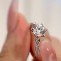 Bague de Mariage Ronde en Moissanite Plaqué Rhodium Argent Sterling Pureté VVS Certifiée GRA Bijoux Personnalisés Fabricant Grossiste