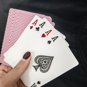 Échantillon gratuit, fabricant vérifié, cartes à jouer de haute qualité avec impression personnalisée, lisses, durables, idéales pour la cardistry. - Product Image 2