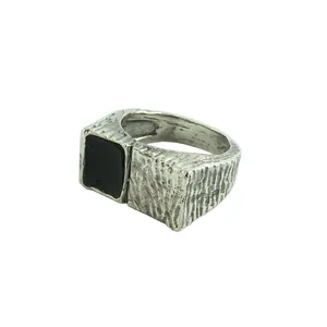 手工制作的意大利男士黄铜矩形戒指，配有天然石材玛瑙或黑色珐琅尺寸，意大利制造，可出口