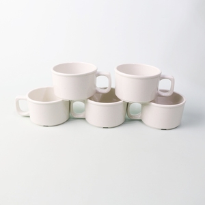 Juego moderno <span class=keywords><strong>de</strong></span> tazas <span class=keywords><strong>de</strong></span> té y café <span class=keywords><strong>de</strong></span> melamina con pajita irrompible, calcomanía con logotipo personalizado, color <span class=keywords><strong>de</strong></span> fábrica, precio al por mayor, platillo incluido - Product Image 1