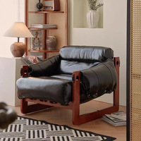 Fauteuil simple en bois massif de style nordique avec rembourrage en cuir ciré à l'huile Chaise de salon design vintage pour la maison