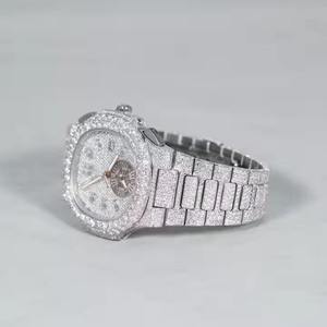 Montre à quartz pour homme avec cadran en verre et bracelet en acier inoxydable, sertie de diamants Moissanite VVS de qualité supérieure, pour un style de vie luxueux et raffiné. - Product Image 2