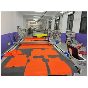 Otomatik CNC dijital salınan bıçak kumaş tekstil kumaş konfeksiyon giyim kesme makinası