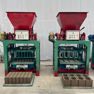 Máquina y Línea de Producción de Bloques de Hormigón Entrelazados 4-35B con Tolva Hidráulica Rentable y Mezcladora con Cinta Transportadora - Product Image 1