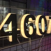 Personnalisé Grand Canal LED 3D Lettre Signe Métal Doré Extérieur Rétro-Éclairé Acrylique Bâtiment Lumineux Logos et Chiffres